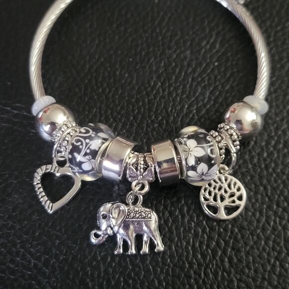 Elephant, tree of life, heart charm bangle bracelet, floral beads - Picture 3 of 4